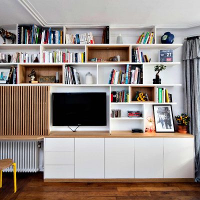 Bibliothèque Meuble TV avec bureau et portes coulissantes avec tasseaux en bois - vue de face ouverte